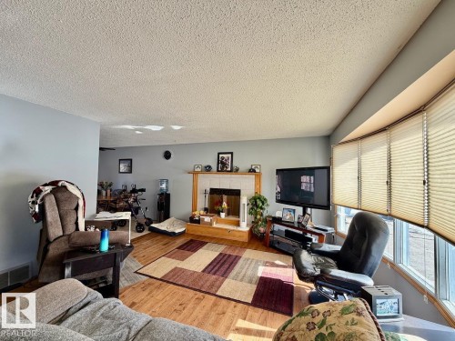 4802 Mackenzie Av, Drayton Valley, AB - Indoor Photo Showing Living Room With Fireplace