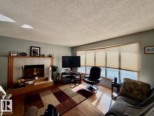 4802 Mackenzie Av, Drayton Valley, AB - Indoor Photo Showing Living Room