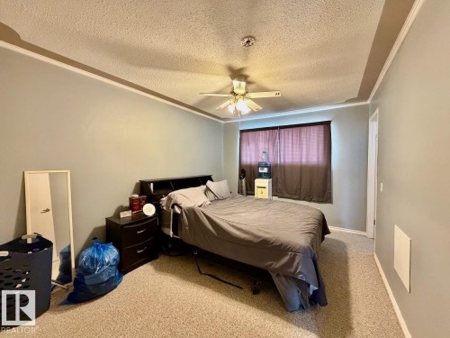 4802 Mackenzie Av, Drayton Valley, AB - Indoor Photo Showing Bedroom
