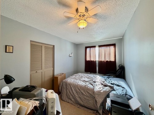 4802 Mackenzie Av, Drayton Valley, AB - Indoor Photo Showing Bedroom