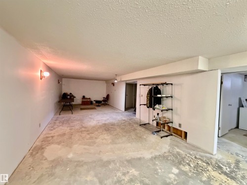 4802 Mackenzie Av, Drayton Valley, AB - Indoor Photo Showing Other Room