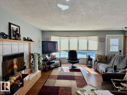 4802 Mackenzie Av, Drayton Valley, AB - Indoor Photo Showing Living Room With Fireplace