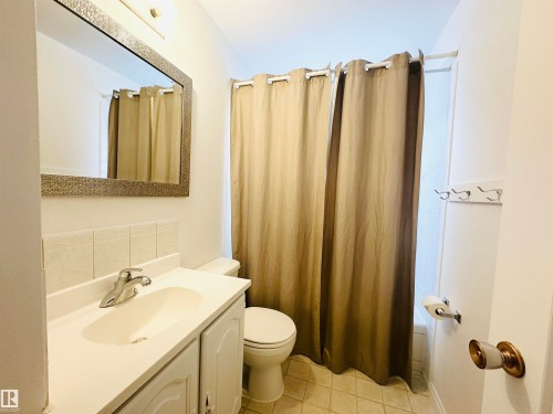4014 53 Street, Wetaskiwin, AB - Indoor Photo Showing Bathroom