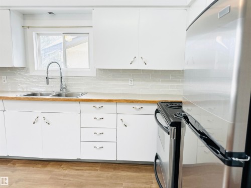 4014 53 Street, Wetaskiwin, AB - Indoor Photo Showing Kitchen With Double Sink