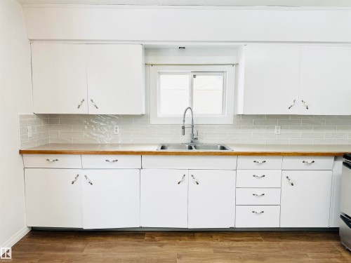 4014 53 Street, Wetaskiwin, AB - Indoor Photo Showing Kitchen With Double Sink