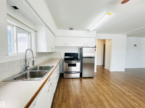 4014 53 Street, Wetaskiwin, AB - Indoor Photo Showing Kitchen With Double Sink