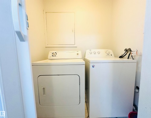 4014 53 Street, Wetaskiwin, AB - Indoor Photo Showing Laundry Room