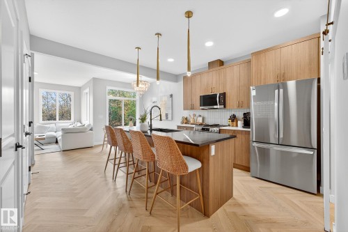 431 Conroy Crescent, Edmonton, AB - Indoor Photo Showing Kitchen With Upgraded Kitchen