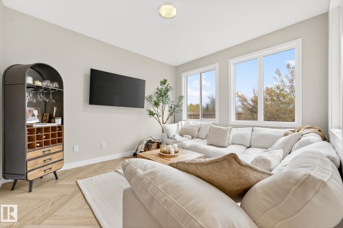 431 Conroy Crescent, Edmonton, AB - Indoor Photo Showing Living Room