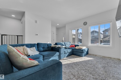 9548 Carson Bend Sw, Edmonton, AB - Indoor Photo Showing Living Room