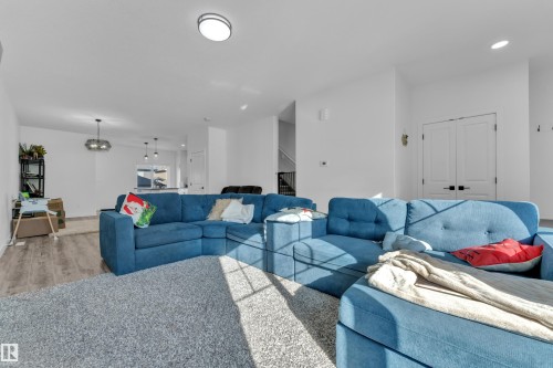 9548 Carson Bend Sw, Edmonton, AB - Indoor Photo Showing Living Room