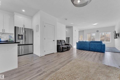 9548 Carson Bend Sw, Edmonton, AB - Indoor Photo Showing Kitchen With Stainless Steel Kitchen