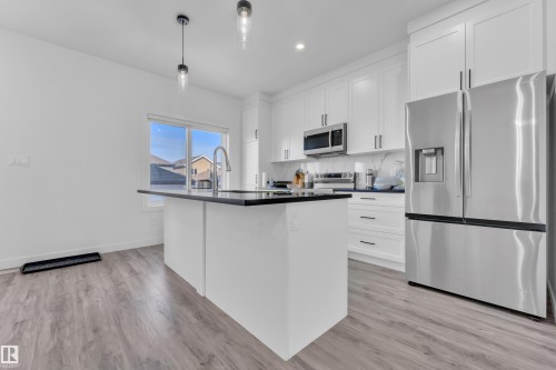 9548 Carson Bend Sw, Edmonton, AB - Indoor Photo Showing Kitchen With Stainless Steel Kitchen With Upgraded Kitchen