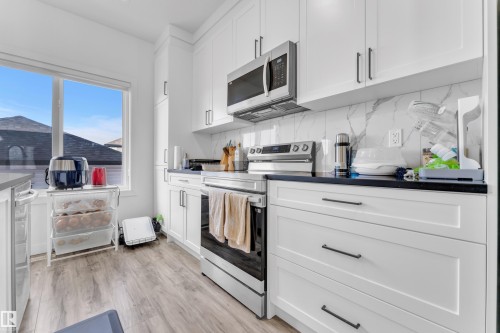 9548 Carson Bend Sw, Edmonton, AB - Indoor Photo Showing Kitchen With Upgraded Kitchen