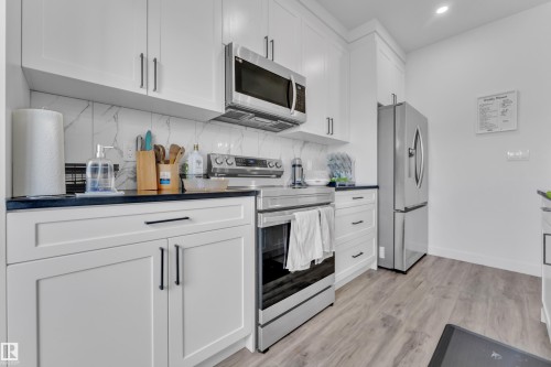 9548 Carson Bend Sw, Edmonton, AB - Indoor Photo Showing Kitchen