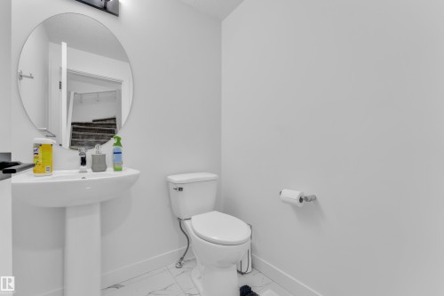 9548 Carson Bend Sw, Edmonton, AB - Indoor Photo Showing Bathroom