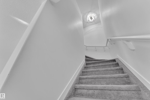9548 Carson Bend Sw, Edmonton, AB - Indoor Photo Showing Other Room