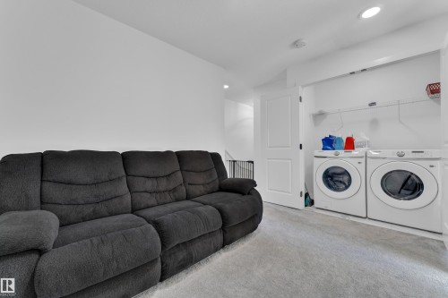 9548 Carson Bend Sw, Edmonton, AB - Indoor Photo Showing Laundry Room