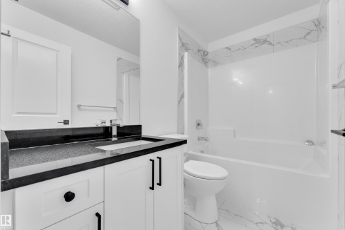 9548 Carson Bend Sw, Edmonton, AB - Indoor Photo Showing Bathroom