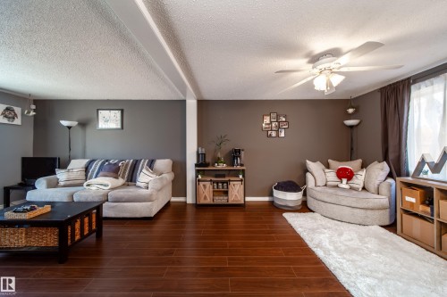 72 Ridgewood, St. Albert, AB - Indoor Photo Showing Living Room