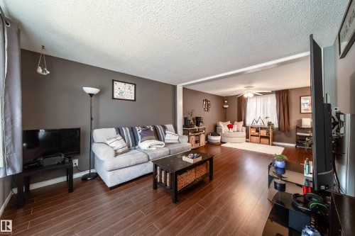72 Ridgewood, St. Albert, AB - Indoor Photo Showing Living Room
