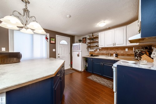 72 Ridgewood, St. Albert, AB - Indoor Photo Showing Kitchen