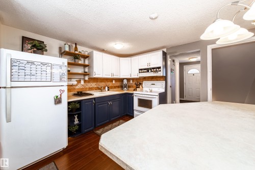 72 Ridgewood, St. Albert, AB - Indoor Photo Showing Kitchen