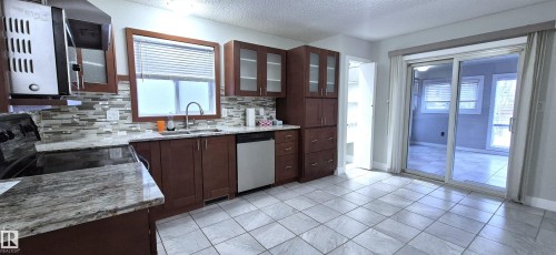408 Jennings Bay Nw, Edmonton, AB - Indoor Photo Showing Kitchen