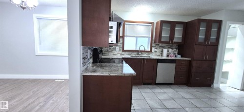 408 Jennings Bay Nw, Edmonton, AB - Indoor Photo Showing Kitchen