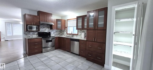 408 Jennings Bay Nw, Edmonton, AB - Indoor Photo Showing Kitchen With Double Sink