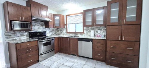 408 Jennings Bay Nw, Edmonton, AB - Indoor Photo Showing Kitchen