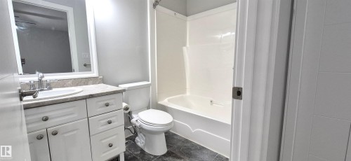 408 Jennings Bay Nw, Edmonton, AB - Indoor Photo Showing Bathroom