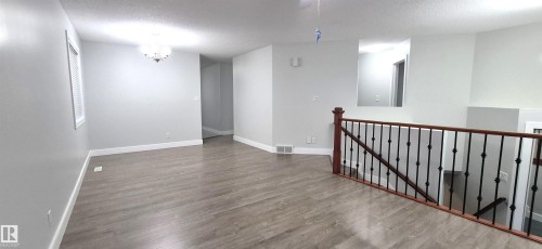 408 Jennings Bay Nw, Edmonton, AB - Indoor Photo Showing Other Room