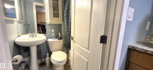 408 Jennings Bay Nw, Edmonton, AB - Indoor Photo Showing Bathroom