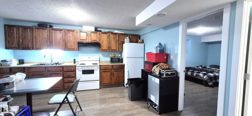 408 Jennings Bay Nw, Edmonton, AB - Indoor Photo Showing Kitchen