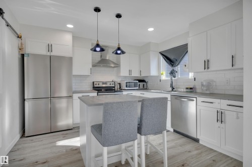 1714 LAKEWOOD Road S  Edmonton, AB T6K 3H5