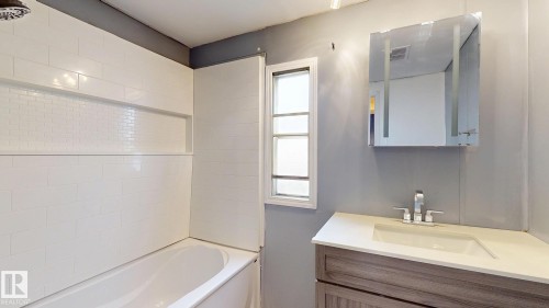 22 West View Boulevard, Edmonton, AB - Indoor Photo Showing Bathroom