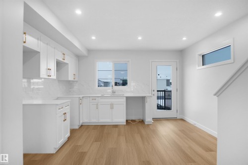 637 176 Avenue, Edmonton, AB - Indoor Photo Showing Kitchen