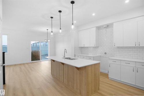 7247 182 Avenue, Edmonton, AB - Indoor Photo Showing Kitchen With Upgraded Kitchen