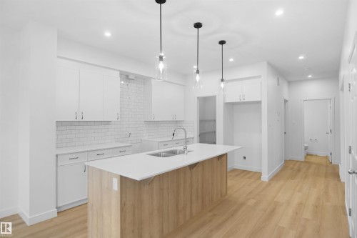 7247 182 Avenue, Edmonton, AB - Indoor Photo Showing Kitchen With Upgraded Kitchen