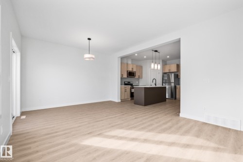 144 Honeysuckle Green, Leduc, AB - Indoor Photo Showing Kitchen