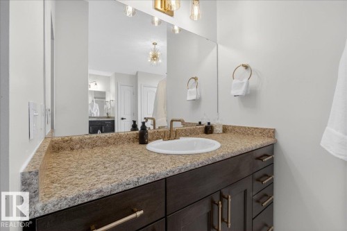 1440 Chahley Place, Edmonton, AB - Indoor Photo Showing Bathroom