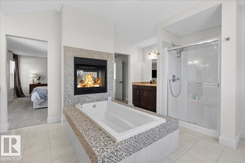 1440 Chahley Place, Edmonton, AB - Indoor Photo Showing Bathroom