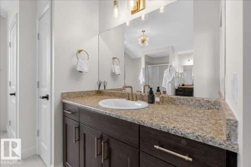 1440 Chahley Place, Edmonton, AB - Indoor Photo Showing Bathroom