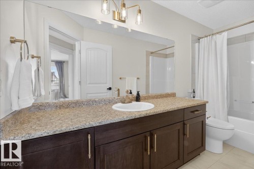 1440 Chahley Place, Edmonton, AB - Indoor Photo Showing Bathroom