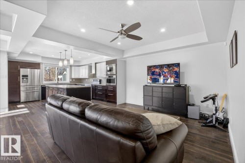 1440 Chahley Place, Edmonton, AB - Indoor Photo Showing Living Room