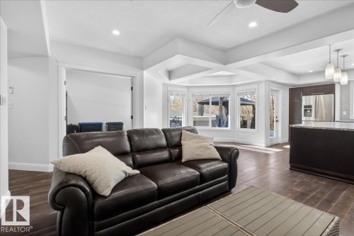 1440 Chahley Place, Edmonton, AB - Indoor Photo Showing Living Room
