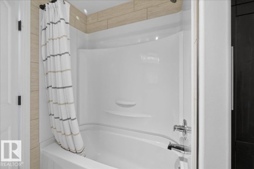 1440 Chahley Place, Edmonton, AB - Indoor Photo Showing Bathroom