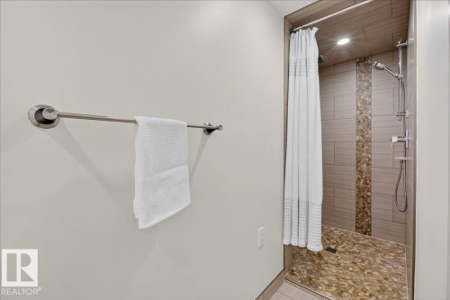 1440 Chahley Place, Edmonton, AB - Indoor Photo Showing Bathroom
