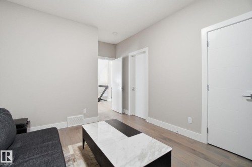 21916 80 Avenue, Edmonton, AB - Indoor Photo Showing Other Room